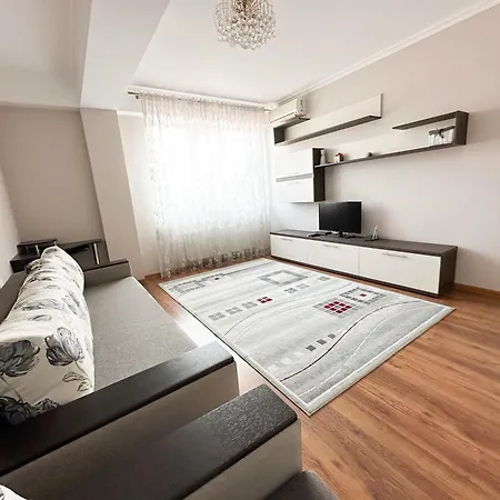 Bright & Quiet 2room In Center *
