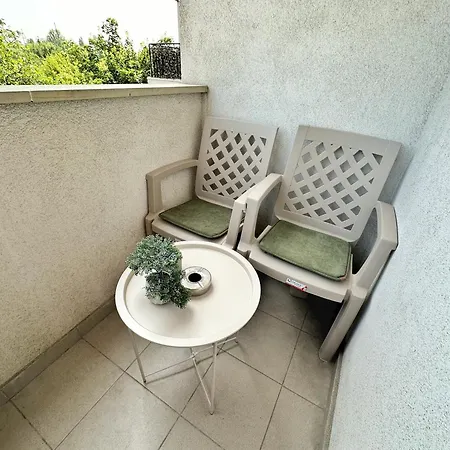 Bright & Quiet 2room In Center *
